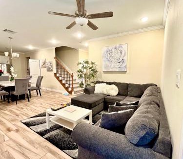 Clodine House | Family Spacious New Cozy 5BR House in Asian Town