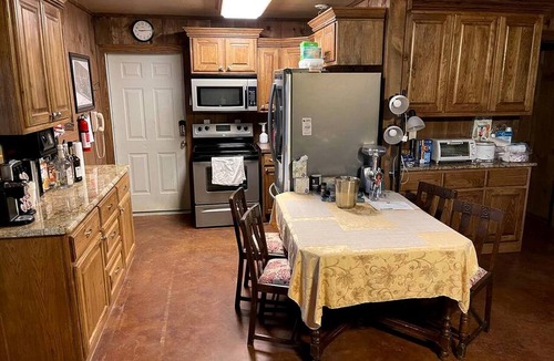Jacksboro House | Family Style Glamping in Pet-Friendly Rental at Lake Godstone, Texas