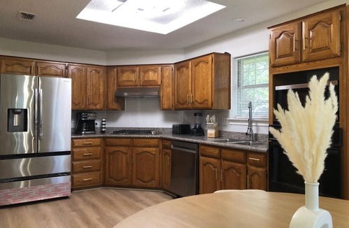Mesquite House | Family Vacation Home - Luxury Pool Retreat Near Downtown Dallas