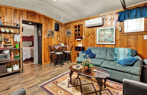 Rusk Cabin | Farm retreat in Rusk sleeps 6, with separate cookhouse ,bbq area, pool access!