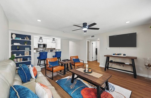 Ederville Condo | FIFA World Cup 2026 Worker/Media Haven! 2BR/2BA Condo, 30+ Day Stays, A/C, WiFi
