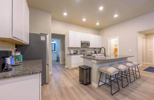Odessa House | Four beds w/1 king, 3 queen beds each with a TV. Centrally located! No pets