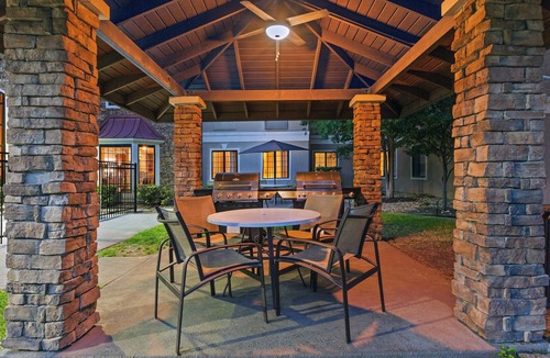 Round Rock West Apartment | Free Breakfast Included! Near Samsung, State Farm, Apple & IBM.