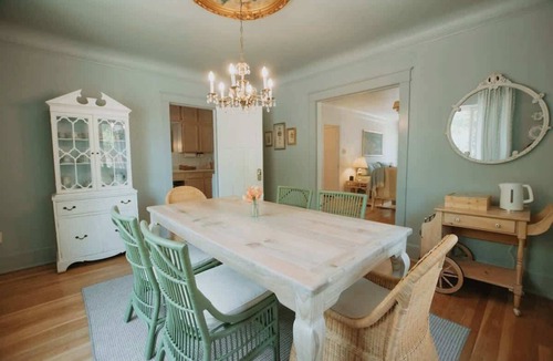 Downtown Albuquerque House | French Tea House in OldTown-Hot Tub-Pet Friendly-No Pet Fees!