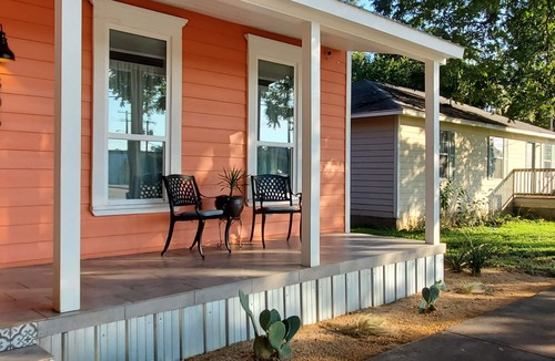 East Riverside House | Fresh, New, Light & Airy. 1.2 miles to Magnolia Silos, 1 mile to the Stadium