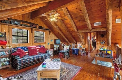 Mico Bed & Breakfast | Frontier Suite - The Walpole Lodge, Mico, TX
