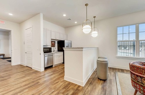 Fort Worth Apartment | FtWorth NR DFW airport Wifi gym pool 1/1 Garage