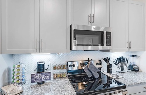 Fort Worth Apartment | FtWorth NR DFW airport Wifi gym pool 1/1 Garage