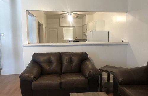 Sweetwater House | Fully furnished duplex in quiet neighborhood