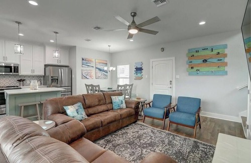 Bella Vista House | Fully Loaded 5 Star *New* Lux Home! Bring your beach gear and be ready for fun!