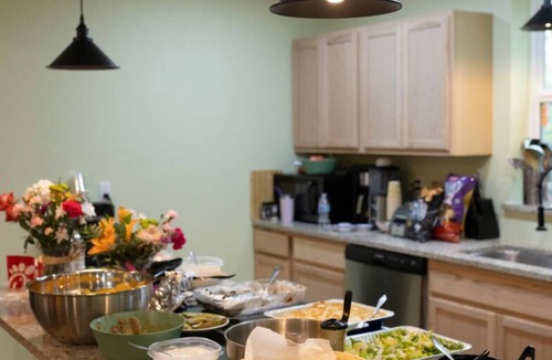 Fort Worth House | Fun Summer Lake House w/Firepit located in Ft Worth, Beds 18+, next to Marina