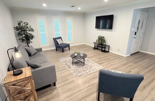 West Arlington House | Furnished 3 bedrooms, 2.5 bathrooms and 2 car garage home in nice neighborhood!