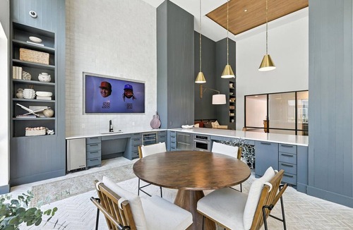 Fort Worth Condo | G99 Cozy 2B Condo w/Gym & Pool by Traveller's Comfort in Downtown Fort Worth