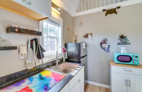 Brownwood House | 'Galactikitty' - Quirky Cabin Near Lake Brownwood!