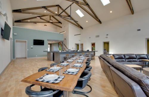 Elmo House | Game Room, Fireplaces, On-Site Lake! Kaufman Home