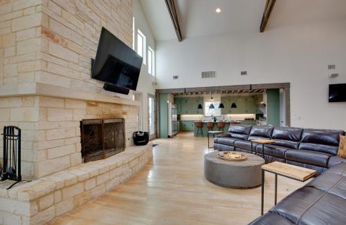 Elmo House | Game Room, Fireplaces, On-Site Lake! Kaufman Home
