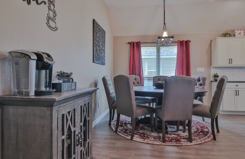 College Station House | Gameday or weekend getaway. Approx 6 miles from Kyle Field & Tx. A&M University