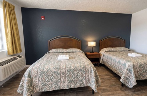 Garland House | Garland Inn & Suites near Dallas TX