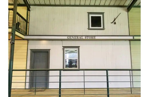 Pennington Apartment | "General Store" at Oak Arbor