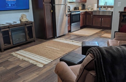 New Ulm Cottage | Gerrie's Place at Figment Llama Ranch Foundation - Near Round Top TX