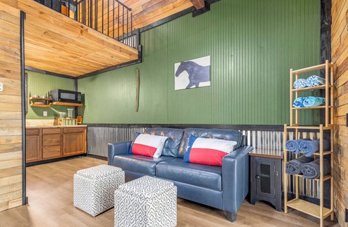 Mineola Apartment | Getaway to the Pines of East Texas - Eagle 1