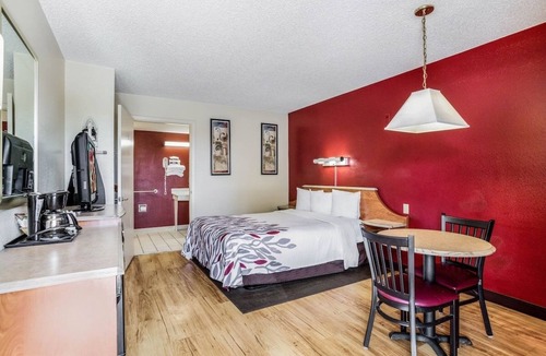 Allison Hotel | Getaway with Pool, Gym Access & Free Breakfast | 6.5 mi to Red Rock Park