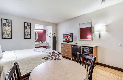 Allison Hotel | Getaway with Pool, Gym Access & Free Breakfast | 6.5 mi to Red Rock Park