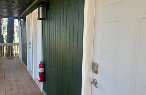 McIntosh Cabin | Glamping Escape in the Manzanos