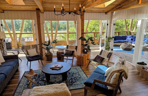 Barton Hills House | Glass Treehouse W/Views-EPIC POOL-Kayak-SUP-HIKES-Restaurants ,Airy Exotic vibe