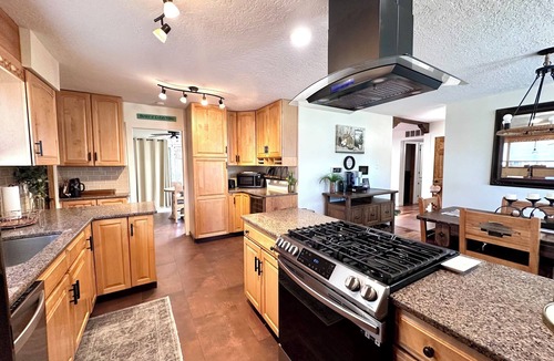 Paradise Hills Civic House | Golf Course Retreat w/Fire Pit & RV parking