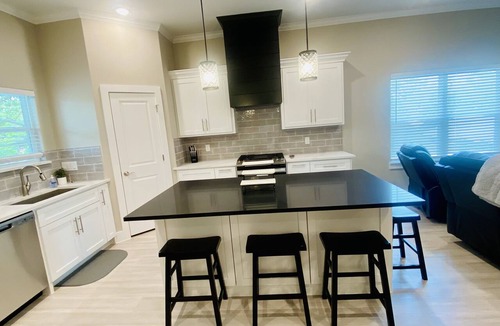 Clear Lake Shores House | Gorgeous, 3 rm 3.5 bath w/huge patio under home minutes from Kemah water front.