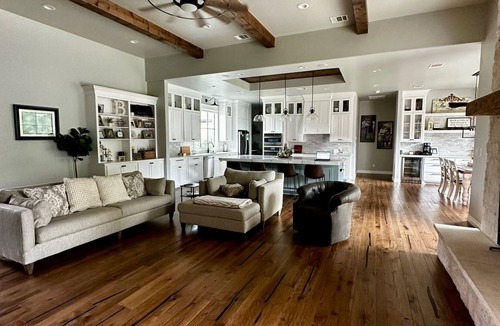 Bryan House | Gorgeous Home on 1 acre just outside the city