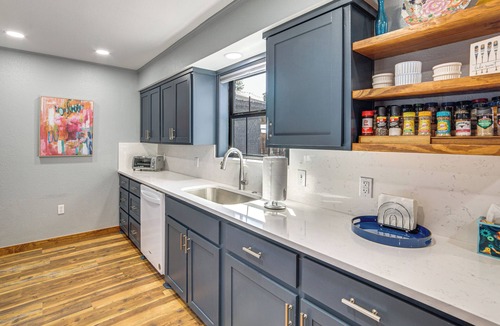 Gun Barrel City House | Gorgeous Lakefront Home w/Chef's Outdoor Kitchen
