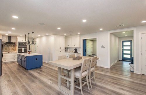 Gun Barrel City House | Gorgeous Modern Lakeside Getaway in Gun Barrel City