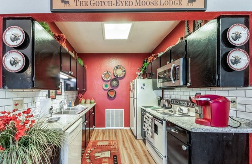 Alto Cabin | Gotch Eyed Moose | Pool + Tennis, Balcony, Views