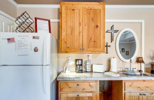 Granbury Apartment | Granbury Studio - 10 Mins From Town + The Lake!