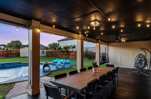 Morningside Meadows House | Grand 6BR 3BA Pool Escape Round Rock
