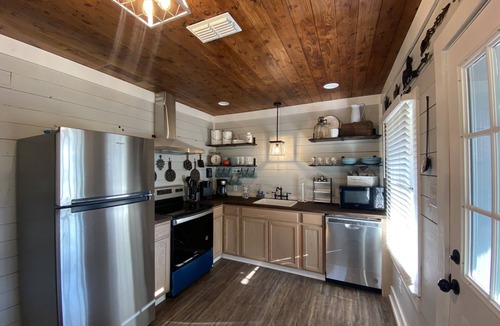 Caldwell Other | Grandview Carriage House at Copperas Creek - a renovated pet friendly farmhouse.