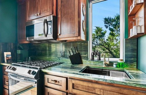Helotes Cabin | Grantham House Cozy Hill Country Stay