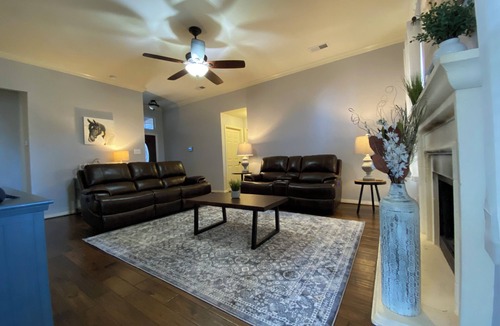 Sanger House | Great for Families. 4 Bed, 2 Bath, Fully Outfitted Kitchen, Spacious Family Room