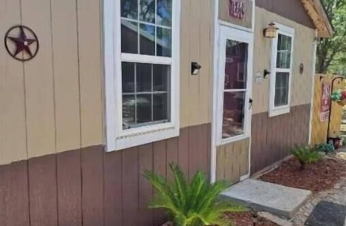 Franklin Estates Cottage | Great gameroom in the Country close to Texas A&M.