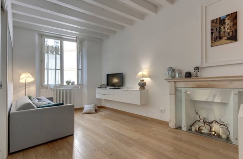 Santa Croce Apartment | GREAT STYLISH DESIGN 5 STARS IN THE OLD CENTER -