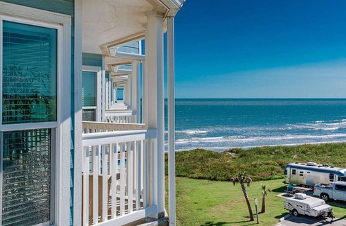 Galveston Apartment | Great Views! Heated Pools, Hot Tubs & Easy Beach A
