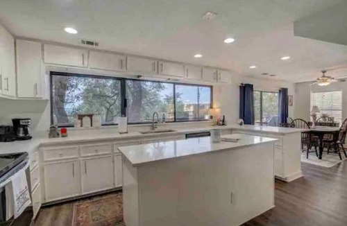 Edgewater Beach House | Green Dacha- Hill Country Lake Access/SUP Rental