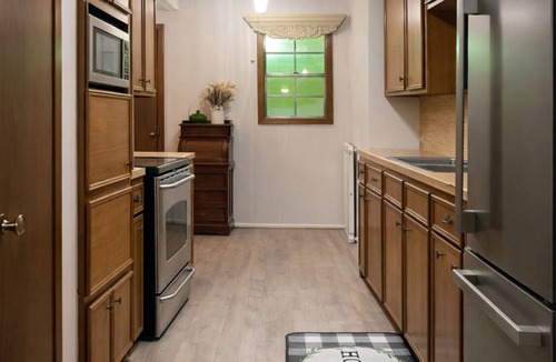 Groveton House | Groveton Country Cottage. In the Heart of Historic Trinity County. Sleeps 7