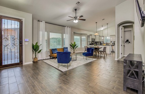 Biggs Field House | Guest favorite 4 Bedroom 1500 sqft Home Near New Shopping Centers & Restaurants