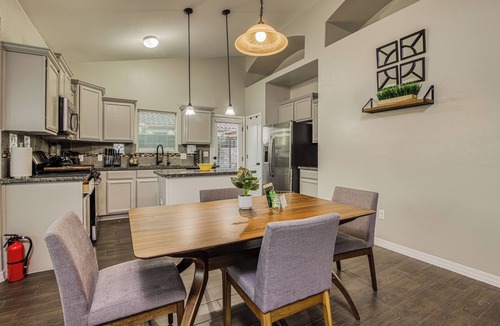 Biggs Field House | Guest favorite 4 Bedroom 1500 sqft Home Near New Shopping Centers & Restaurants