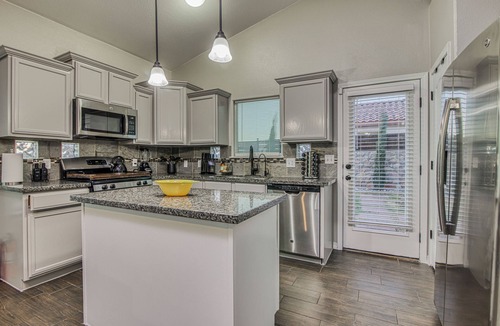 Biggs Field House | Guest favorite 4 Bedroom 1500 sqft Home Near New Shopping Centers & Restaurants