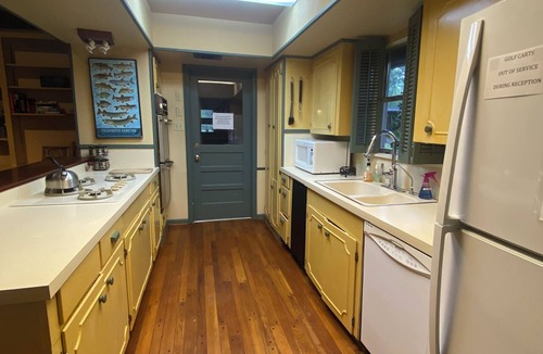 Plantersville Cabin | GUEST HOUSE "The ROSE" ON 100+ ACRE HORSE RANCH/POOL/PRIVATE FISHING LAKE.