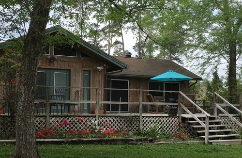 Plantersville Cabin | GUEST HOUSE "The ROSE" ON 100+ ACRE HORSE RANCH/POOL/PRIVATE FISHING LAKE.